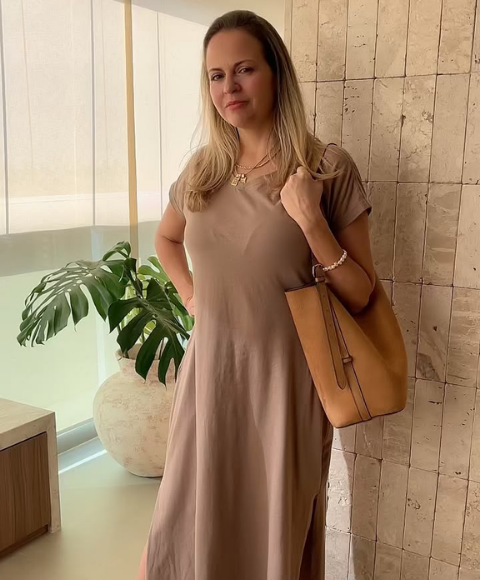 Vestido Gola V Amêndoa