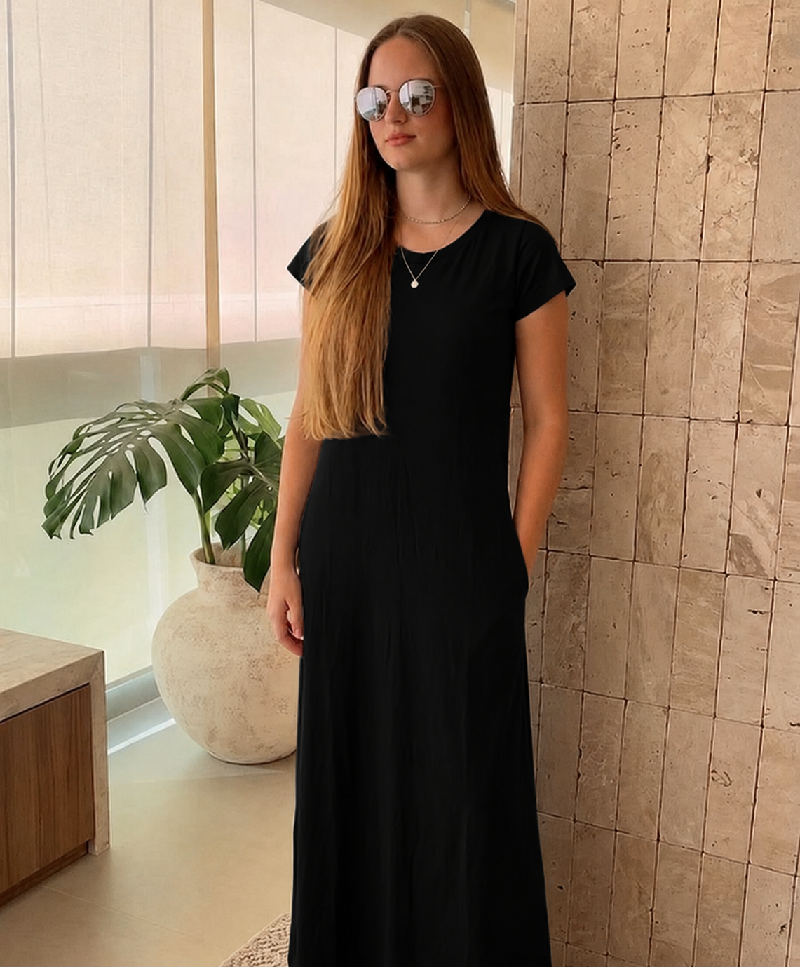 Vestido Gola Redonda Preto